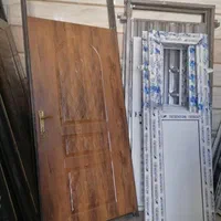 درب و پنجره آلومینیومی+آهنی در چوبی اتاقی با فریم|مصالح و تجهیزات ساختمان|شیراز, محراب|دیوار