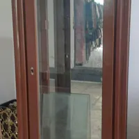 ویترین چوب راش اصلازدگی نداردرنگ چوب در۴طبقه