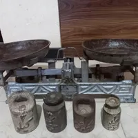 ترازو قدیمی همراه با سنگ وزنه هاش|صنایع دستی و سایر لوازم تزئینی|شاهین‌شهر, فردوسی|دیوار