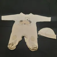 تعدادی لباس بچه