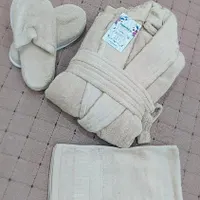 ست حوله ی تنپوش وحوله ی دست وصورت ودمپایی حوله ای