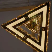 مثلثی ۳۰ پلاس|لوستر و چراغ آویز|قم, آزادگان|دیوار