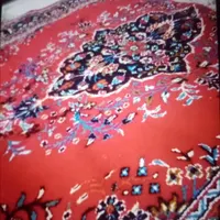 فرش  زمینه قرمز و لاکی