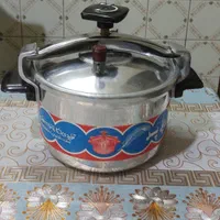 زودپز مارک پر (بین ۵تا۶لیتری)قدیمی ومحکم