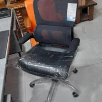 میز مدریت و صندلی اداری. نیم ست ۴نفره|دفتر کار|فردیس, |دیوار