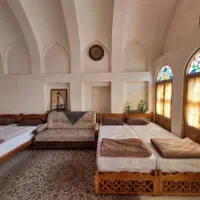 اقامتگاه بومگردی کاشان مرکز شهر|اجارهٔ کوتاه‌مدت آپارتمان و سوئیت|کاشان, درب زنجیر|دیوار