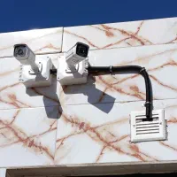 دوربین مداربسته. دزدگیر اماکن .پنل خورشیدی
