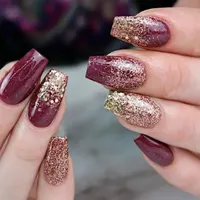 تخفیف آموزش کاشت ناخن و ارائه مدرک معتبر