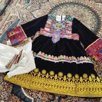 لباس محلی و مجلسی|لباس|قم, شاه ابراهیم|دیوار