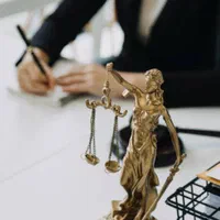 وکیل پایه یک دادگستری
