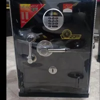 گاوصندوق با کد ۴۴۴۴