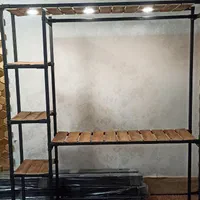 ویترین لباس چوبی