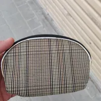 کیف زنانه کوچک پیدا کرده ام