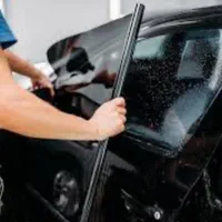 نصب برچسب شیشه دودی / نصب در محل