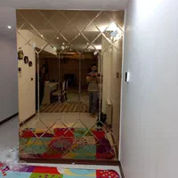 آینه نیزه ای|آینه|قم, باجک دو|دیوار