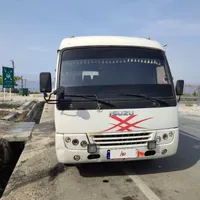 یک دستگاه مینی بوس ایسزو مدل ۹۵