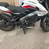 NS موتور 200