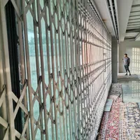 درب مدرن آکاردیونی و حفاظ شاخ گوزنی اصلی|مصالح و تجهیزات ساختمان|شیراز, شهرک بزین|دیوار