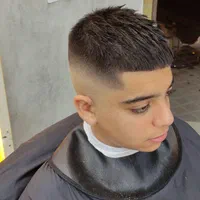 کوتاهی مو توسط کاراموز. جذب مدل رنگ، فر ، کراتین|خدمات آرایشگری و زیبایی|اصفهان, دشتستان|دیوار