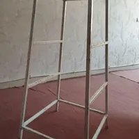 چهارپایه فلزی