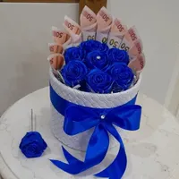 تزئین گل با اسکناس