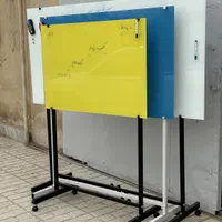 تخته وایت برد شیشه ای پایه دار چرخدار ترمزدار