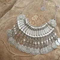 گردنبند  یا بنایی ورشو|کلکسیون اشیاء عتیقه|اصفهان, آزادان|دیوار