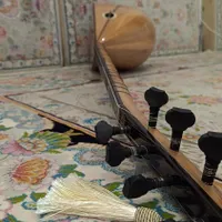 ساز باغلاما آکبند|سازهای سنتی|مهاباد (آذربایجان غربی), |دیوار