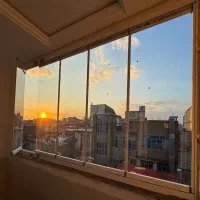 پنجره شیشه‌ای شیک و کاربردی و قیمت مناسب