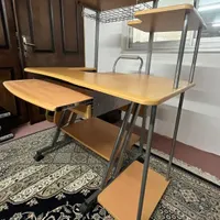 میز کامپیوتر (کاملا سالم و در حد نو)