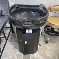 سرشور آرایشگاهی ایستاده