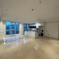 ۹۵متری نوساز / سالن پرده خور قدی / سازه مدرن لوکس