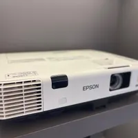 ویدئو پروژکتور اپسون با کیفیت HD با لامپ نو|تلویزیون و پروژکتور|آمل, |دیوار