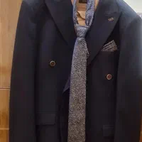 کت و شلوار و پیراهن و کراوات و پوشِت