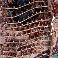 تعدادی چوب لباسی و رگال ساچمه ای تیله ای|بندرخت و رخت‌آویز|فولادشهر, A2|دیوار
