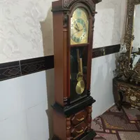 یک عدد ساعت ایستاده کاملا سالم