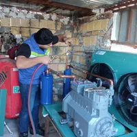 تعمیرکار تخصصی سردخانه و چیلر باقری