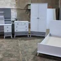 تخت کمد دراور میزتحریر ارایش روبروی حمام قلعه|تخت و صندلی بچه|همدان, |دیوار