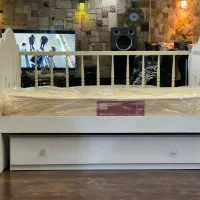تخت خواب بچه گانه و تعدادی ضروف آنتیک|تخت و صندلی بچه|تهران, فلاح|دیوار