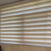 پرده زبرا کرم رنگ در حد نو