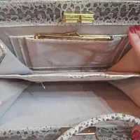 کیف   دستی قدیمی چرم اصل کلکسیونی|کلکسیون اشیاء عتیقه|تهران, بهاران|دیوار