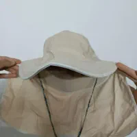 کلاه آفتابی|لباس|مشهد, نیزه|دیوار