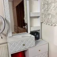 میزاینه|تخت و سرویس خواب|شاهین‌شهر, شهرک گلدیس|دیوار