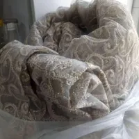 پرده زیبای پذیرایی گیپور طرح دار طلایی