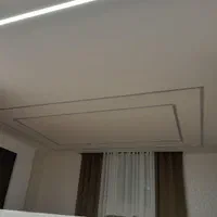 نقاشی ساختمان در پنجره کناف چوب