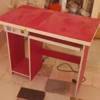 میز تحریر وکامپیوتر