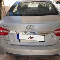 جک J5 اتوماتیک 1800cc، مدل ۱۳۹۵