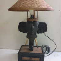 مجسمه آباژور چوبی قدیمی تایلندی