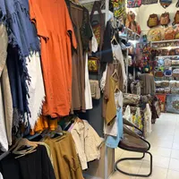 فروشنده اقا جوان برای فروشندگی میدان نقش جهان