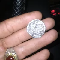 فروشی باچند عدد مهره